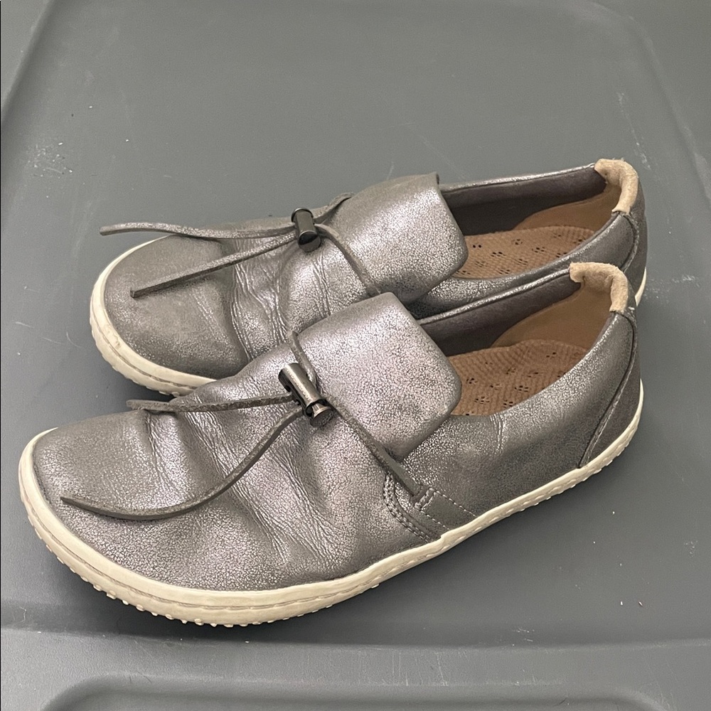 Vivo barefoot silver slip ons